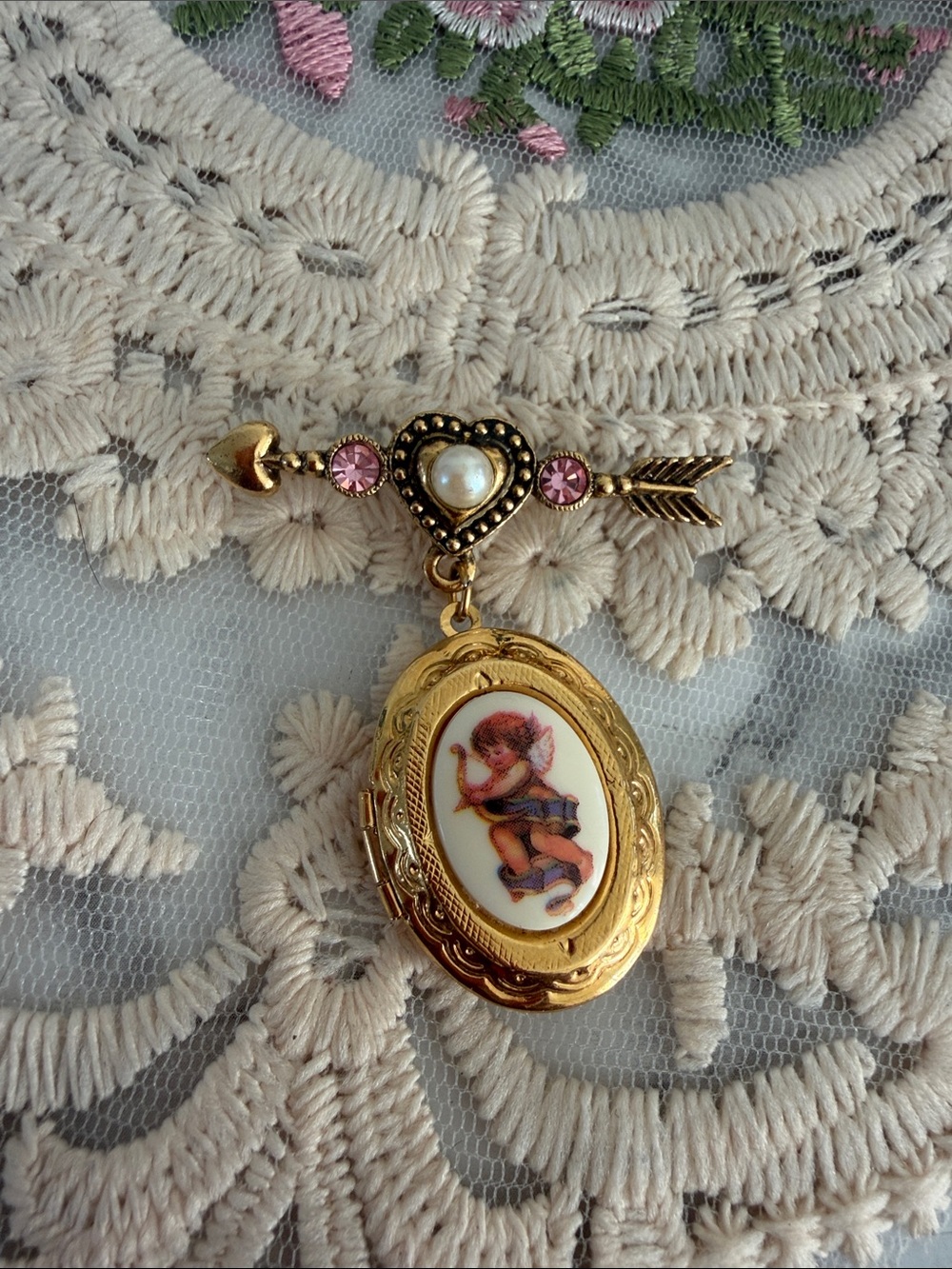 AVON 70’s Gold-Tone Pink Crystal Cupid Locket Brooch